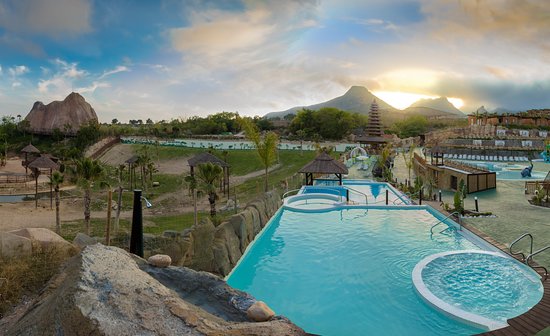 Piscinas En La Nucía