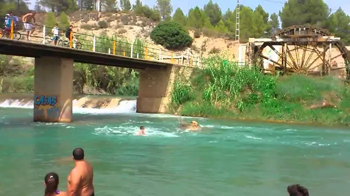 Piscinas En Requena