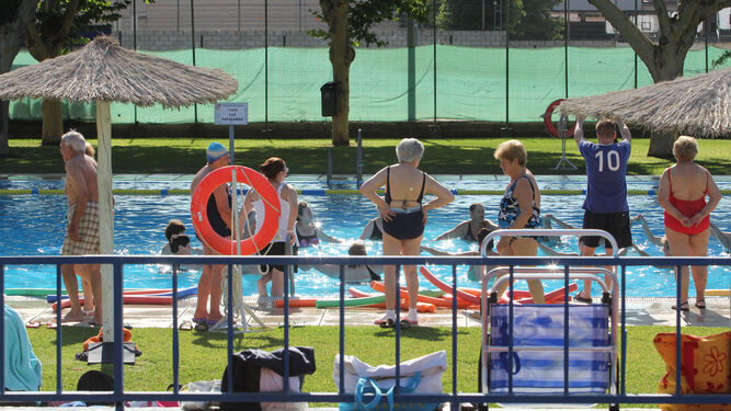 Piscina De La Urb. Los Califas