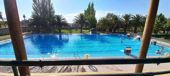 Piscina Pública Del Camping